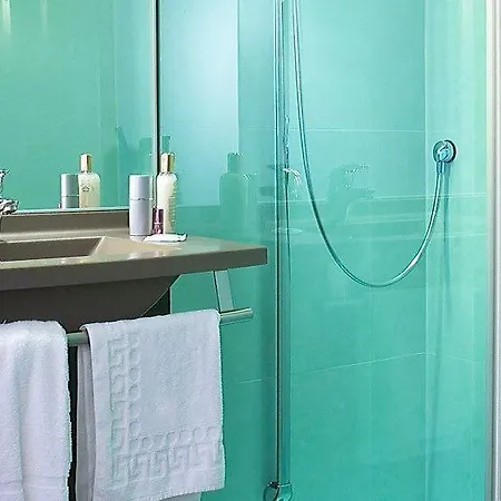 Oceania Nantes Aeroport Hotel 4*