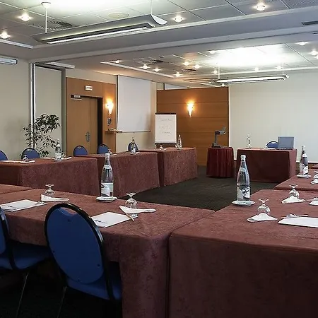 Oceania Nantes Aeroport 4*