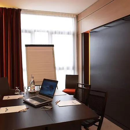 Oceania Nantes Aeroport Hotel 4*