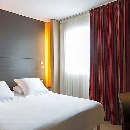 ホテル Oceania Nantes Aeroport 4*