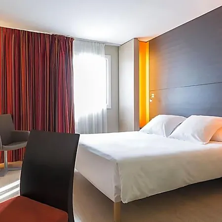 Oceania Nantes Aeroport ホテル 4*