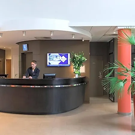 Oceania Nantes Aeroport ブーグネ