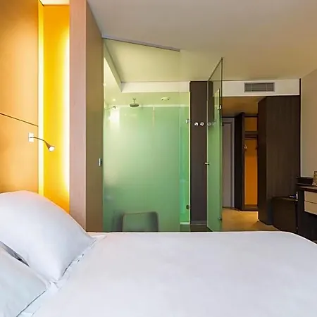 ホテル Oceania Nantes Aeroport 4*