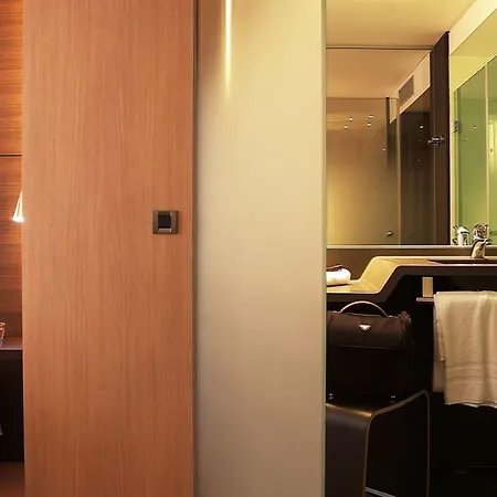 Oceania Nantes Aeroport ホテル 4*