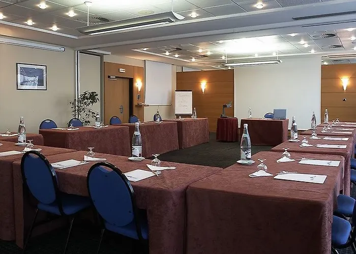 Oceania Nantes Aeroport 4*