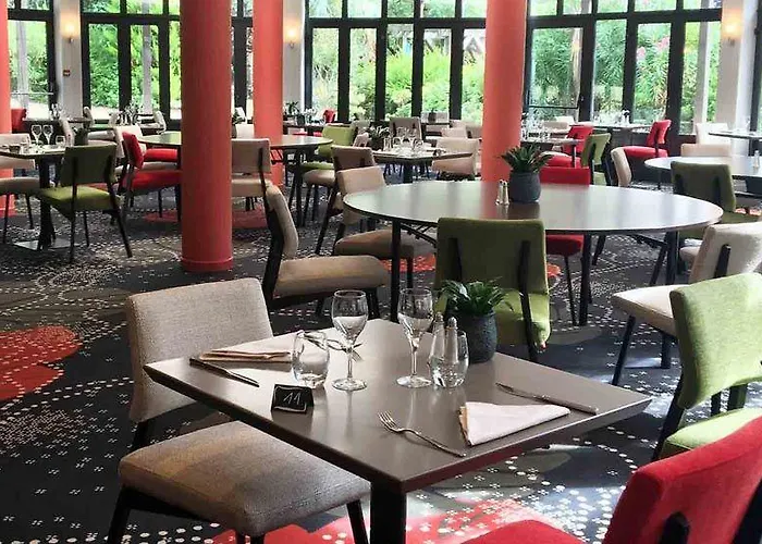 Oceania Nantes Aeroport Hotel 4*