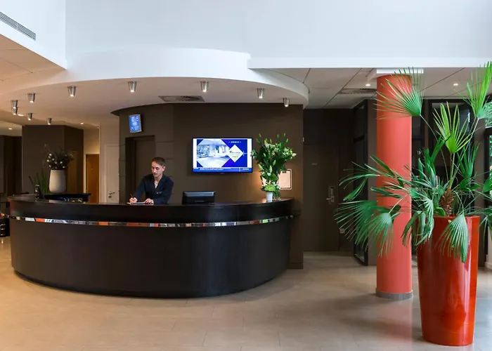 Oceania Nantes Aeroport Hotel 4*