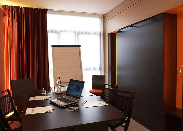 Oceania Nantes Aeroport Hotel 4*