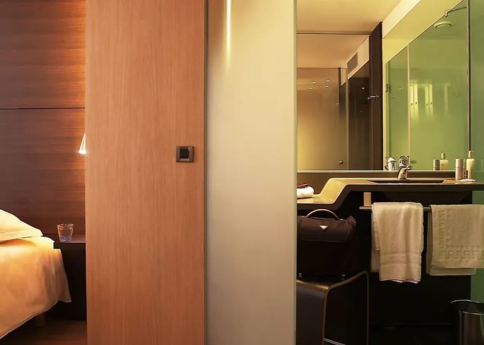 Oceania Nantes Aeroport Hotel 4*